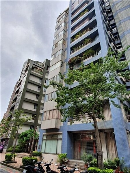 「大直傑座」今年才傳出藝人隋棠以總價8,250萬元購入138坪樓中樓住宅的消息,今年8月又再添一筆地下室破億成交案。圖/取自實價登錄比價王