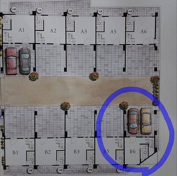原PO在文中附上了該社區的平面圖,可發現該物件坐落於整間社區最邊角的位置,且房子格局被砍了一大角。圖/翻攝自《買房知識家(A你的Q)》