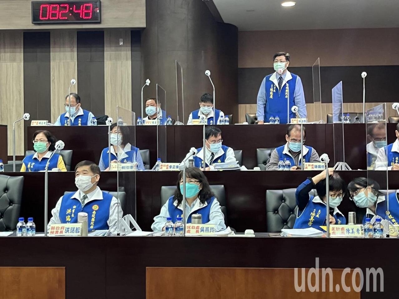 農民買賣農地卻因部分農地做為道路使用被課徵土地增值稅,南投縣府承諾要求13鄉鎮市公所共同討論解套。記者江良誠/攝影