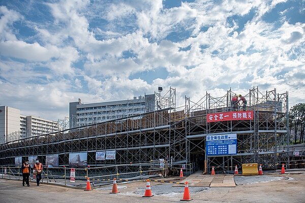 鄭市長視察桃園長庚轉運站工程。圖/桃園市政府提供