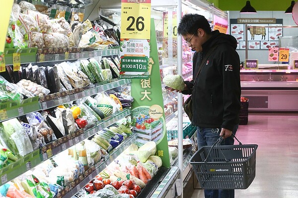 物價指數5度突破2%通膨警戒線,經濟部擬找大賣場等量販業者設立「平價專區」,餐飲業部份也會想辦法幫「不漲價店家」宣傳。圖/聯合報系資料照片