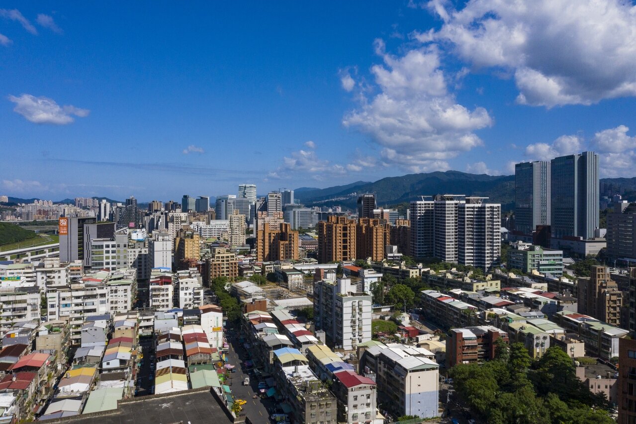 財政部長蘇建榮驚爆，財政部去年就鎖定「囤五戶」以上的囤屋族查稅，擴大查稅範圍「沒有問題」。 圖／聯合報系資料照片