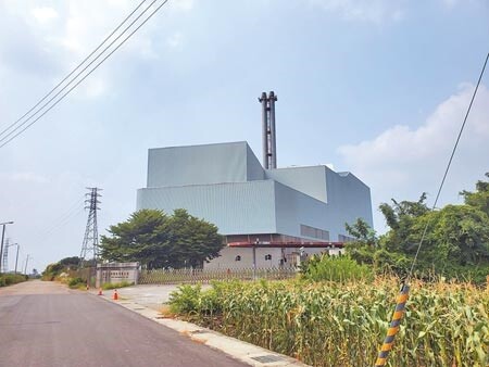 雲林縣長張麗善11日首次在縣議會公開說明,林內焚化爐將不燒垃圾,未來將以永續發展考量,轉型處理農業廢料兼作生質能源發電。(周麗蘭攝)