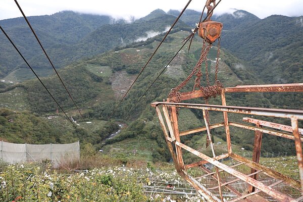和平環山部落交通不便,市府新建跨越南湖溪的環山吊橋,明年動工,完工後可不必再搭乘流籠往返兩岸。圖/台中市政府新聞局提供