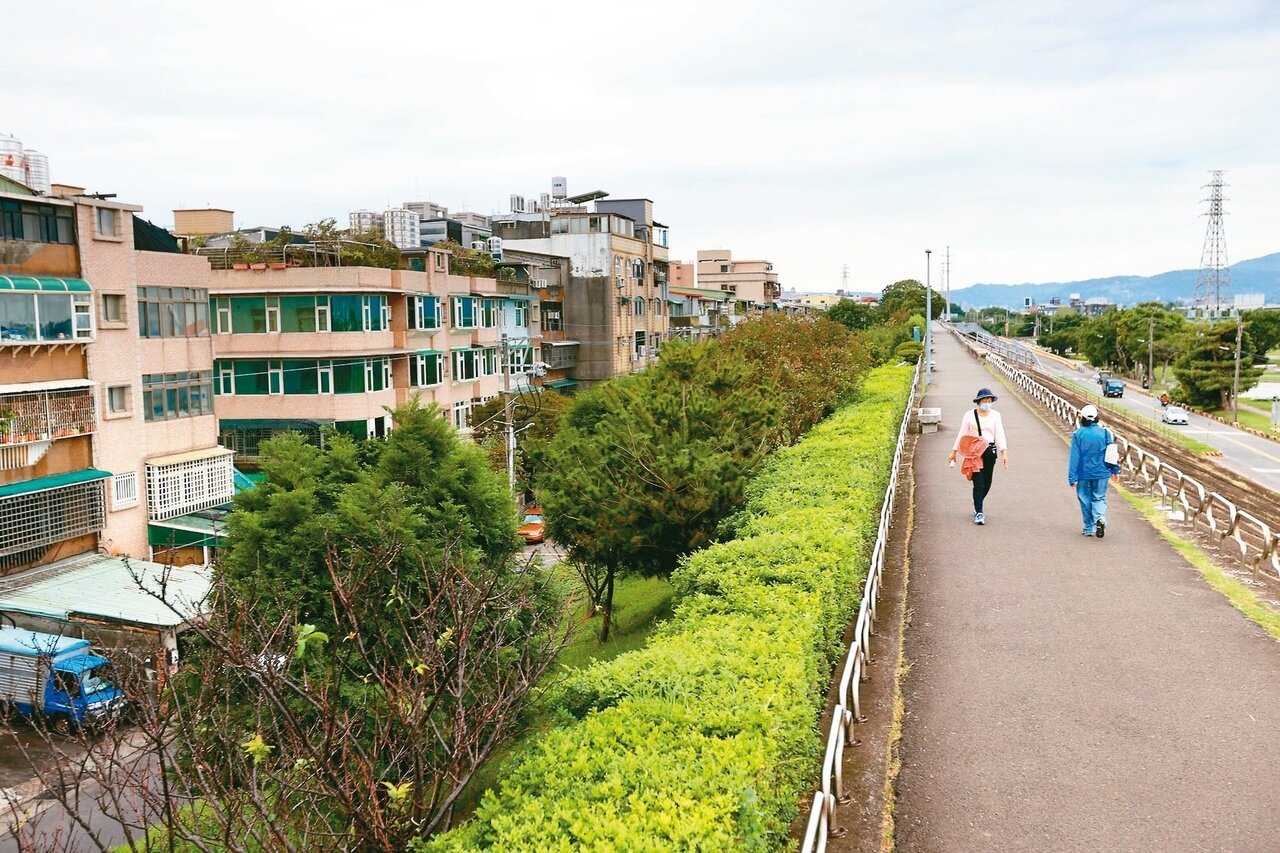 社子地區擁有台北市黃金門牌,目前新成屋每坪價格仍只要「4字頭」,堪稱是台北市房價最親民的區段之一。記者林伯東/攝影