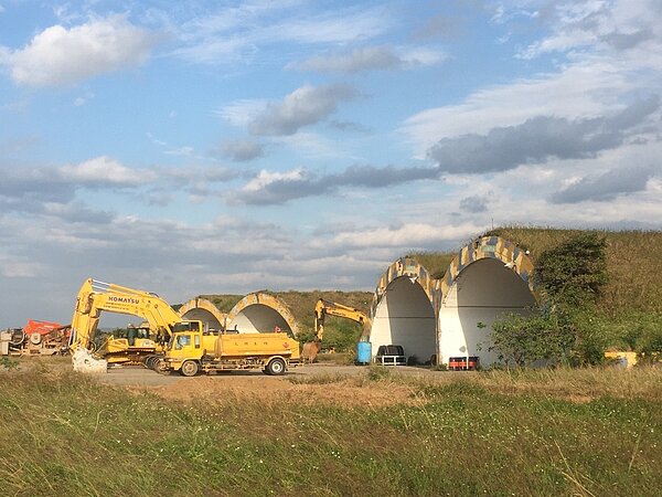 桃園航空城計畫A1到A3範圍今天動工,預計2028年完工,除了規劃文教住商生活圈,還保留空軍黑貓中隊使用過的機堡機棚,作為未來文化公園或博物館空間。記者陳俊智/攝影