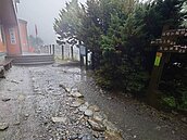 玉山降雪　步道結冰、濕滑　山友全數折返下山