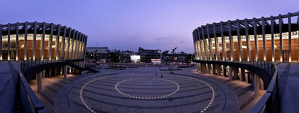 專家表示,屏東演藝廳周邊為近年來屏東縣房價漲幅最高的地區。圖為屏東演藝廳。圖/取自屏東縣政府