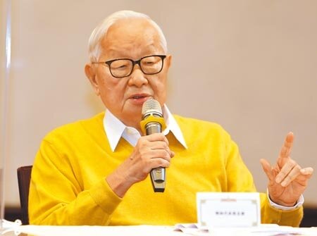 針對自由貿易多了條件的發言,台積電創辦人張忠謀13日表示,過去主張自由貿易的美國,近來突然要在境內增加積體電路製造比重,這就是條件。(季志翔攝)
