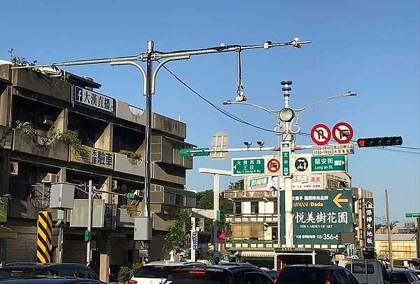 桃園、中壢及大園增設3處科技執法設備,明天開始取締違規。圖/警方提供