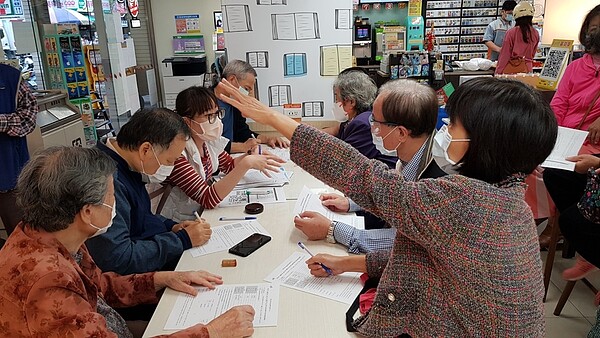 新北住都中心今年9月底起全台首創以線上直播方式舉辦都更說明會,不僅同時間可接觸更多民眾,更讓都更詢問度破表,觀看人數也大增。圖/新北住都中心