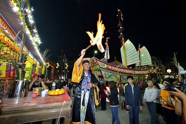 辛丑年屏東迎王平安祭典11/17南州迎王接力登場。圖/屏東縣政府傳播暨國際事務處提供