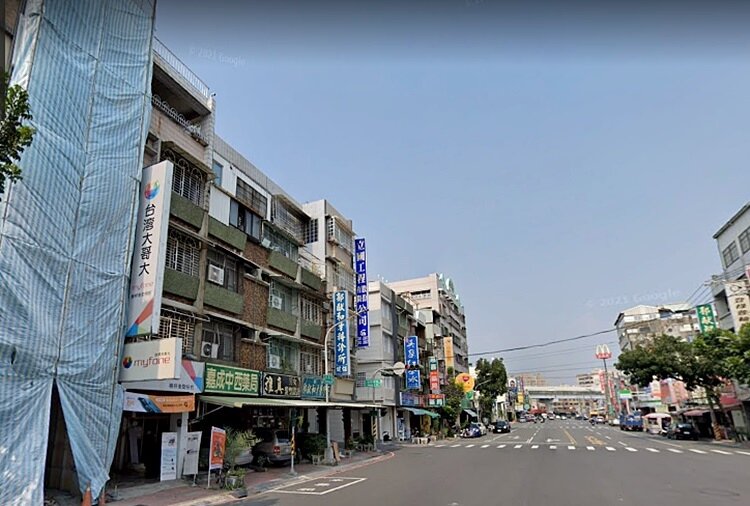 高雄捷運楠梓加工區站區域房價,今年比去年平均漲幅達105%;楠梓新建案單價多來到25萬至3字頭,1字頭幾乎沒了。圖/google map