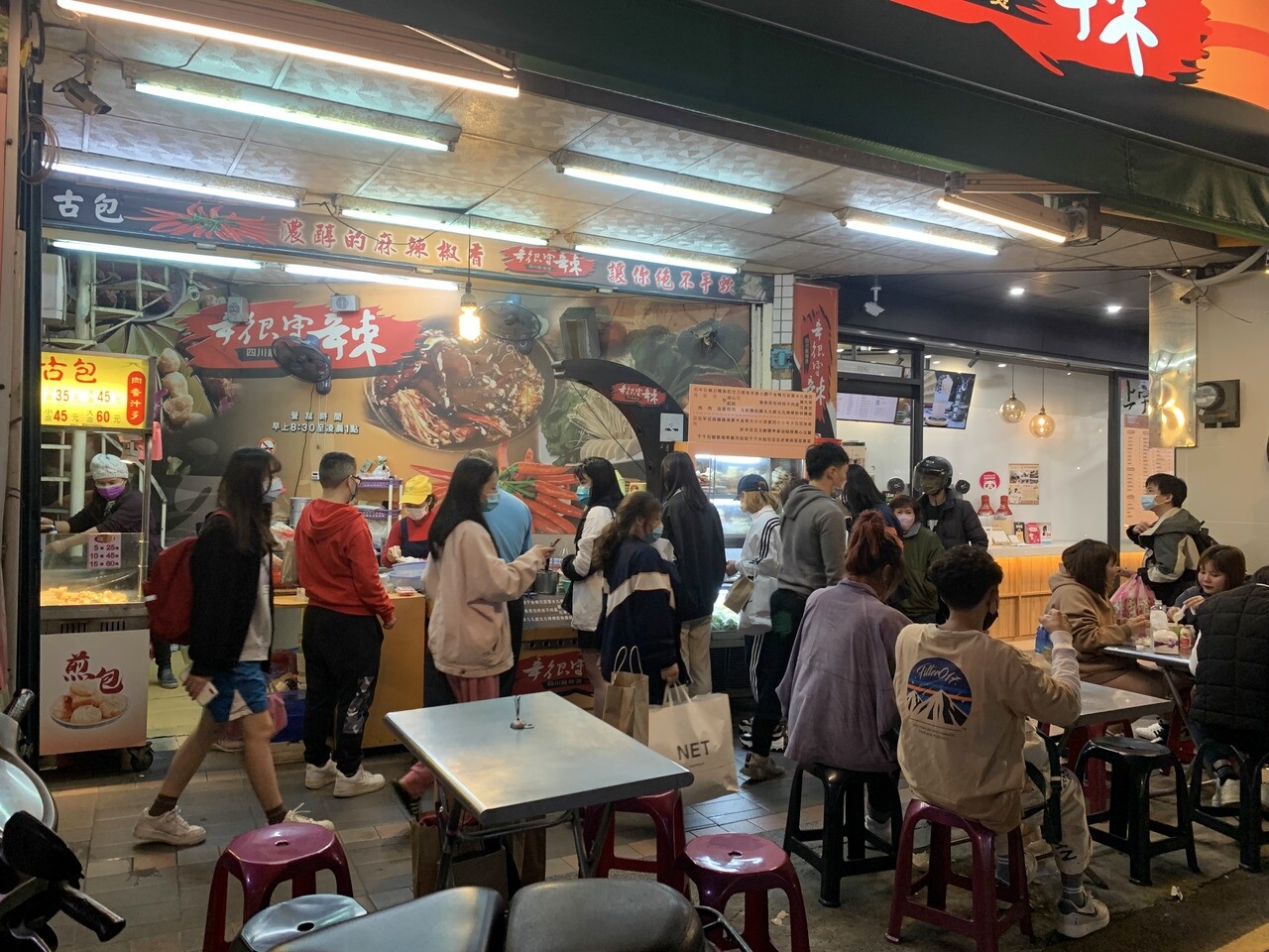 店家坦言生意難做,每年都只賺冬季4個月的錢。記者翁唯真/攝影