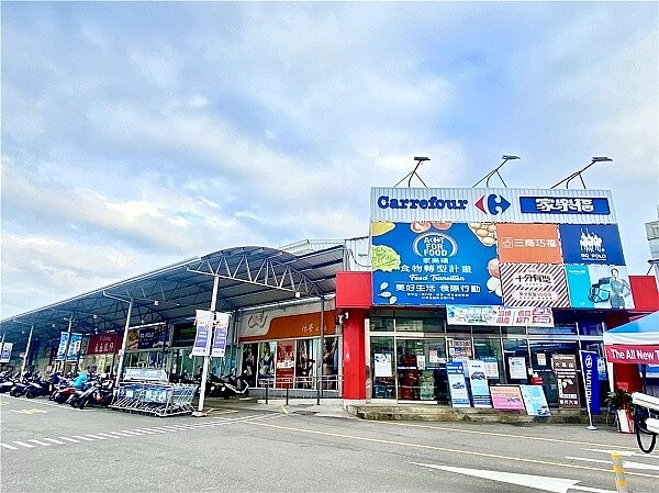 家樂福太平店周邊生活機能俱全,1字頭房價入手門檻低。圖/永慶房產集團提供