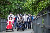 克服陡峭地形落差　十分友善步道開通
