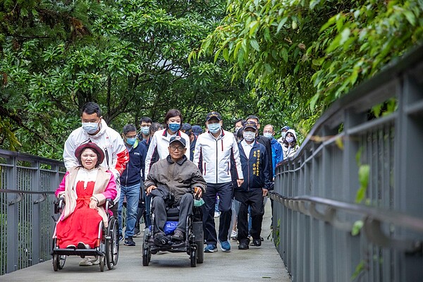 克服陡峭地形落差，十分友善步道開通。圖／新北市觀旅局提供