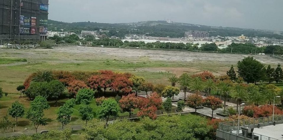 台中高鐵站區正前方、土地面積廣達4.8萬坪的黃金大地塊,未來將打造台灣最大的「高鐵娛樂購物城」。圖/中時電子報