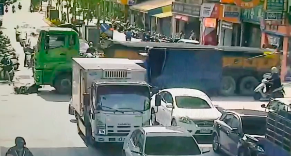 砂石車張姓駕駛涉嫌在北市中正路、延平北路口追撞機車,造成二死。記者蕭雅娟/翻攝