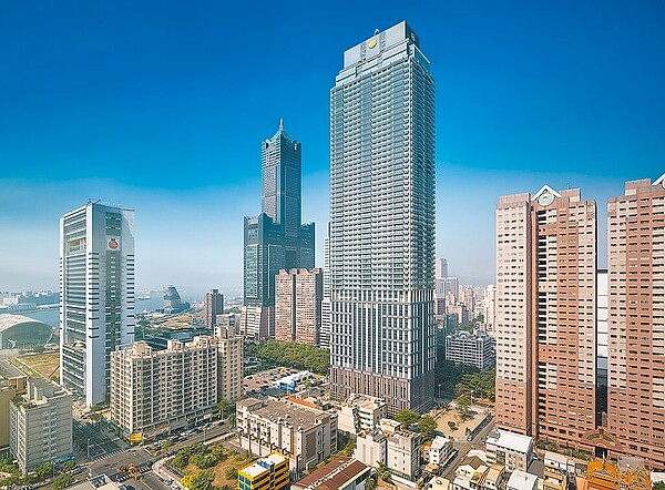 洲際飯店豪宅圖說萬豪、大倉久和、洲際酒店競相佈局高雄,洲際酒店集團看好「遠雄THE ONE」全台第一高豪宅的指標性,今年第二季正式與遠雄簽約結盟,打造全台首家洲際飯店豪邸。圖/業者提供