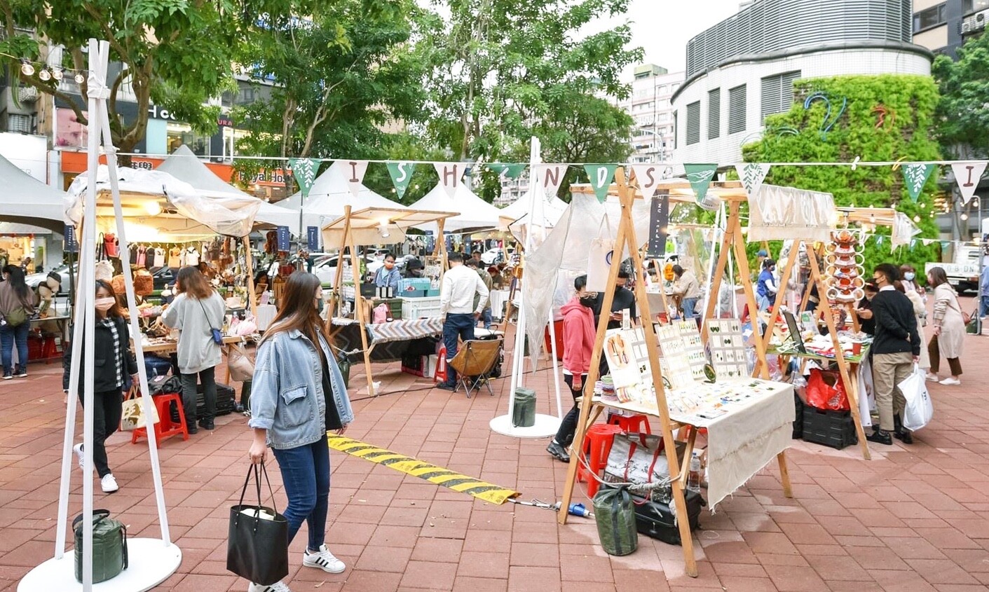 2021東區商圈週年慶串聯上百家東區店家一同參與，將舉行為期12天的豐富活動。