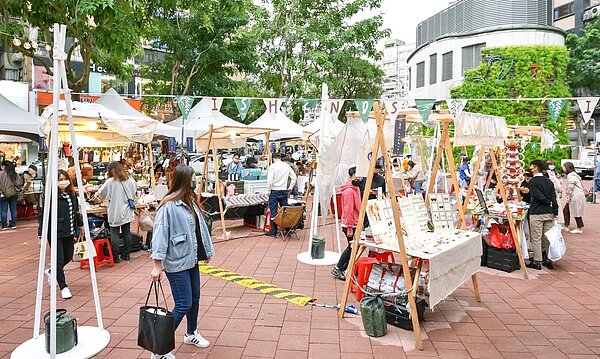 2021東區商圈週年慶串聯上百家東區店家一同參與，將舉行為期12天的豐富活動。