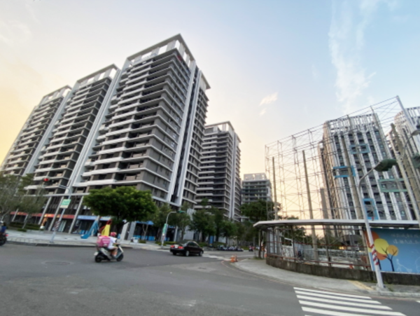 台南市政府為打房，祭出囤房稅修正，擁有6戶以上非自用住宅將被課徵3.6%稅率。聯合報系資料照片