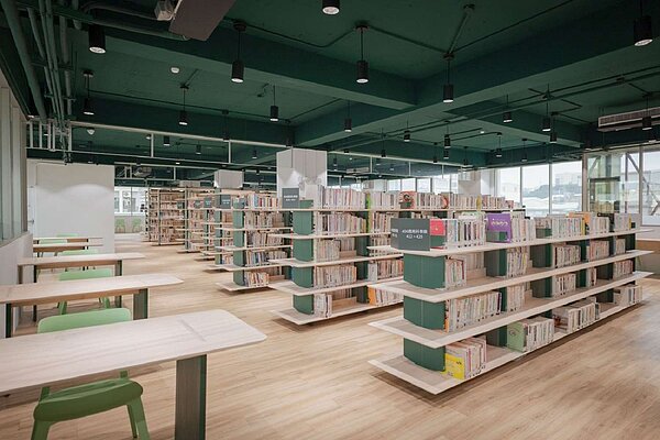 新竹市最大圖書館分館、打造專屬親子閱讀樓層、藏書近6萬冊的「龍山分館」,12月1日將正式啟用。圖/新竹市政府提供