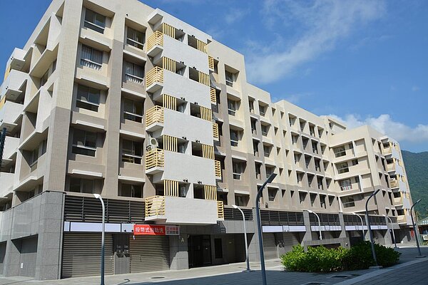 花蓮青年住宅即將全數交屋,為解決停車空間不足問題,縣府協調大漢技術學院釋出500格車位供租用。圖/報系資料照片