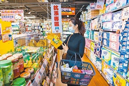 9月消費者物價指數年增率上升2.63%,創8年新高。圖為賣場抗漲專區。(本報資料照片)