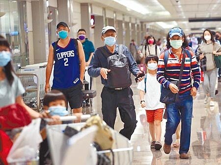 
新冠疫情延燒全球近2年，許多台商、僑胞及旅外國人暫緩回台，意外讓城市「除籍」人數暴增，北市今年至10月底，被除籍人數達3.5萬，幾乎是去年的3倍，較疫情前更暴增10倍。（本報資料照片）
