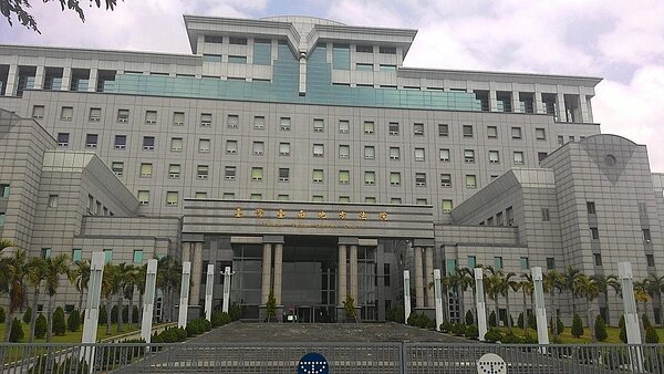 吳姓建築工地工人與陳姓工人發生工作糾紛,吳涉嫌手持西瓜刀在工地大小聲,法官認為吳沒有正當理由攜帶具有殺傷力器械,依違反社維法裁罰6千元。圖/聯合報資料照片