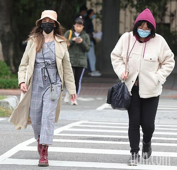 中央氣象局表示，明天東北季風增強「全台有感」且愈晚愈冷。圖／聯合報資料照片
