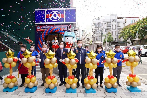 龍山大樓活化成「機能」大樓,全聯進駐一樓、地下一樓、地下二樓,20日開幕試營運。圖/新竹市產發處提供