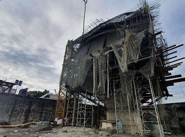 三鶯線橋墩工程昨日下午發生坍塌意外。圖/聯合報記者李定宇攝