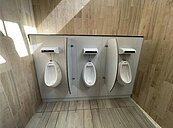 內科新綠洲如廁　不友善親子？