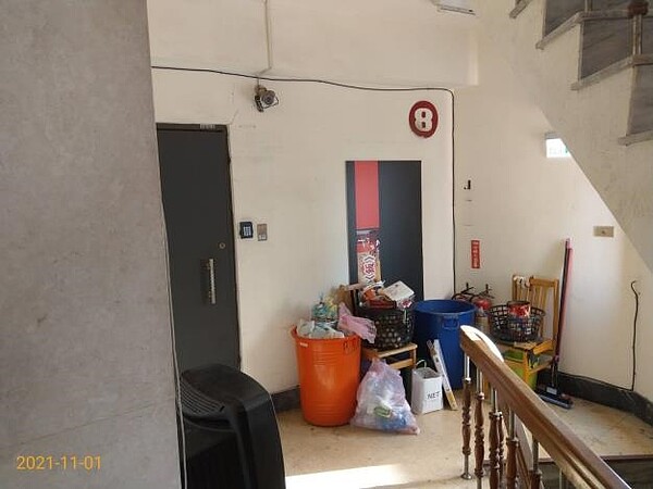 台南市政府清查34棟老舊公寓大廈,有15棟大樓有相關缺失,已要求限期改善。圖/台南市政府提供