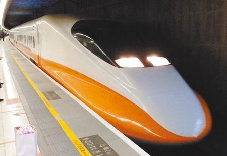 屏東縣議員洪明江認為高鐵延伸屏東還不夠,爭取直達潮州一次到位。(林和生攝)