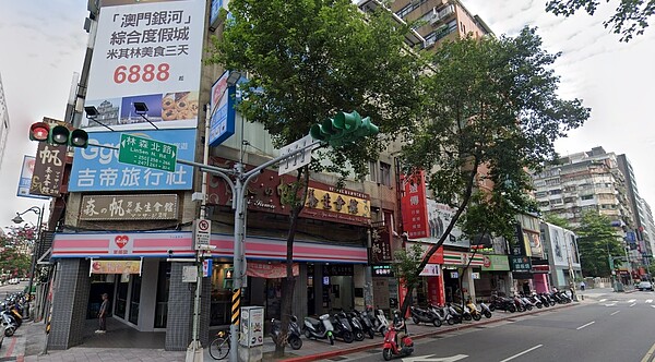 林森北路上共有23間超商,是雙北第一的超商一條街。圖/取自google maps