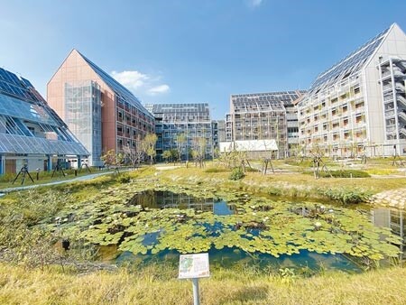 
台糖斥資12.89億元打造台糖沙崙智慧綠能循環住宅園區，建築物從設計到拆除，落實可再利用、再復原、再維修、減廢節能的理念，351戶只租不售，目前由台積電承租。（曹婷婷攝）
