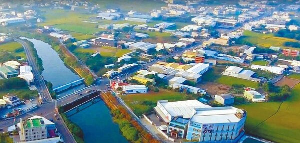 彰化交流道特定區內未登記工廠密集,縣府劃定產業發展區,只要土地整合超過2公頃,得以申請變更乙種工業區,6年來首度出現突破,彰化市及秀水鄉有2處土地完成整合。圖/彰化縣政府提供