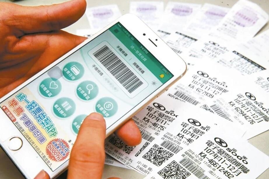 財政部上午先公布7-8月期統一發票未領張數,1,000萬特別獎還有五張沒領,且消費金額都在100元以下;200萬元特獎還有七張未領,其中一張是在台中市北區Bershka服飾店,僅花1元購買塑膠袋,花費金額最低。圖/聯合報系資料照