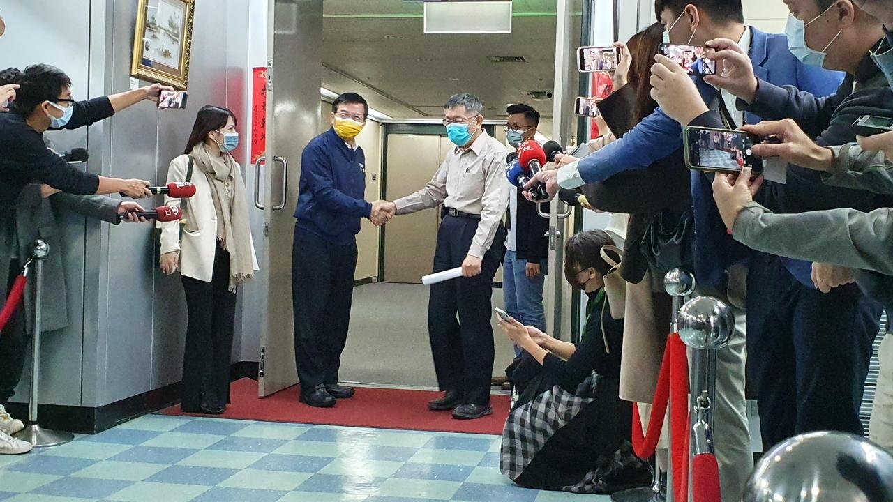 交通部長王國材與台北市長柯文哲見面談基捷。記者楊正海/攝影。 