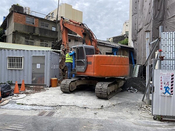 該違建原為彰化市公所員工宿舍使用，卻遭員工子孫續佔並增建違法使用。圖／彰化縣建設處提供