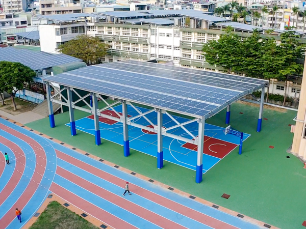 台中首座太陽光電球場啟用。圖／台中市政府提供