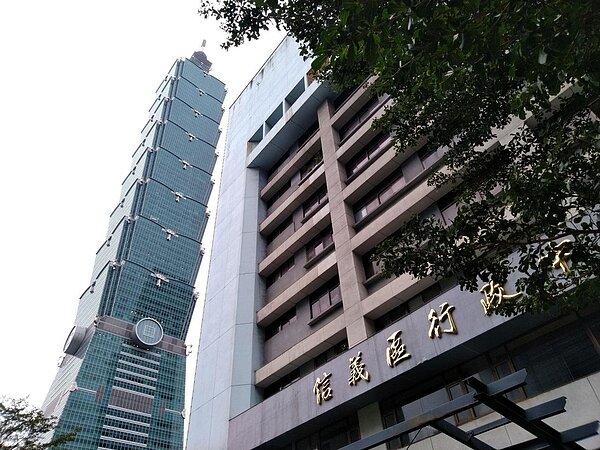 北市信義行政中心地上權案位於信義計畫區、又近台北一零一,有環評委員認為,應朝2030碳中和示範建築興建。記者林麗玉/攝影