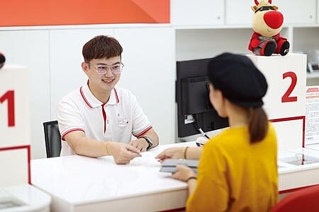 在每一次的服務中,滿足顧客的需求與期望,自然而然就會建立起顧客的信任和忠誠關係。圖∕遠傳電信