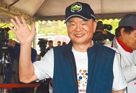 全聯董事長林敏雄27日出席「謝謝你做好事-愛護大安森林公園一起關心自然生態」開幕活動，針對大潤發併購案，林敏雄表示大潤發不會改名，未來也沒有併購家樂福的打算。（范揚光攝）