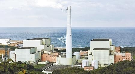 核四前廠長王伯輝接受專訪指出,整個執政黨的官員都在「輸出恐懼」,他強調,非核家園充滿政治人物的「話術」,未來不間斷的無碳電力才是國家應該發展的基礎。圖為龍門核電廠。(本報資料照片)