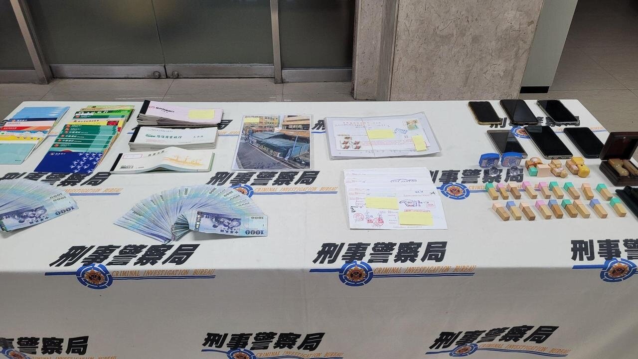 台北市華西街幫方姓大哥、陳姓軍師涉嫌在法拍屋張貼恐嚇告示，導致拍賣流標，再用半價購買。記者李奕昕／攝影 